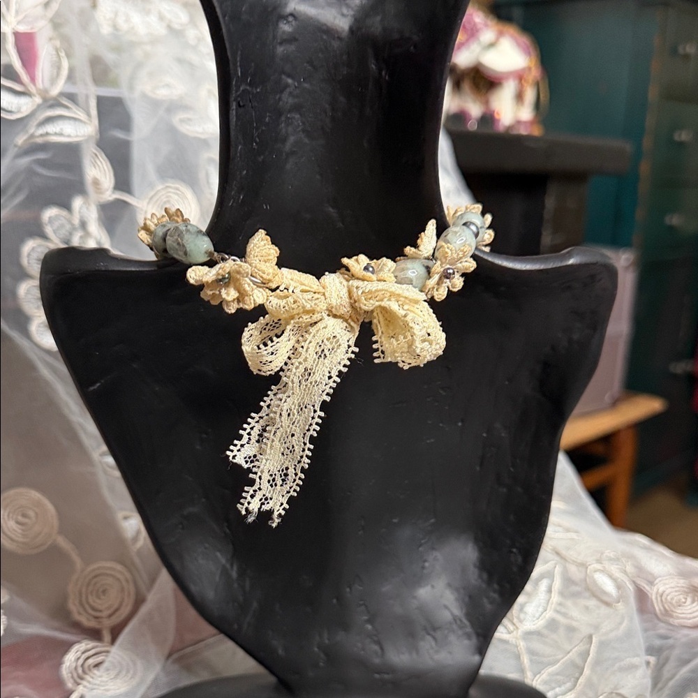 Floral Green and Gold Necklace - Picture 4 of 8